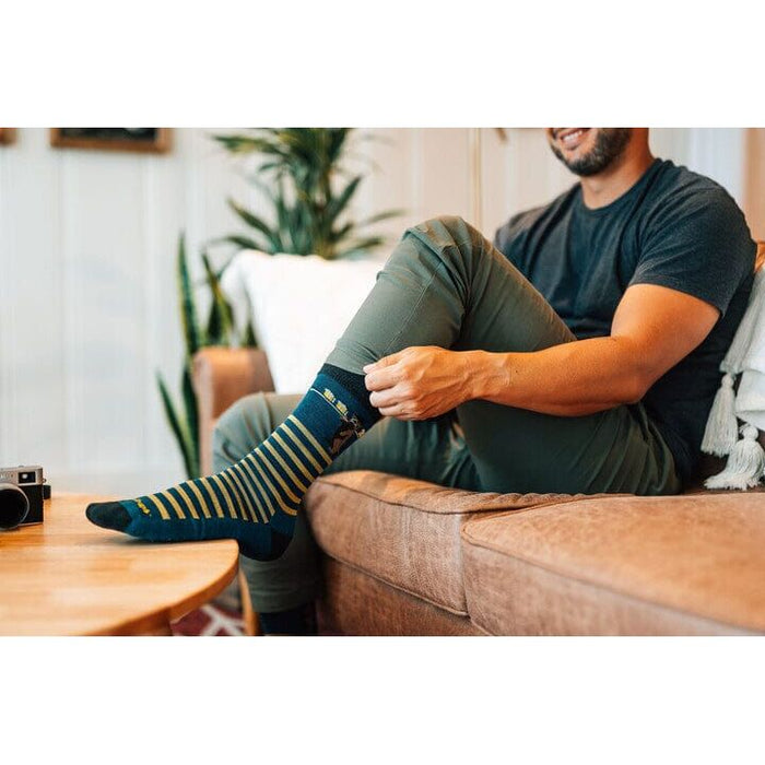 DARN TOUGH WILD LIFE CREW LIGHTWEIGHT LIFESTYLE SOCK MEN'S Apparel Darn Tough 